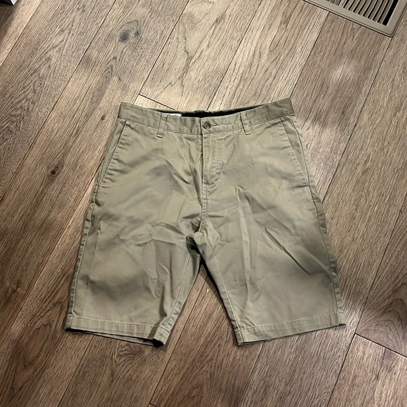 Volcom Other - VOLCOM modern stretch khaki shorts, size 31
